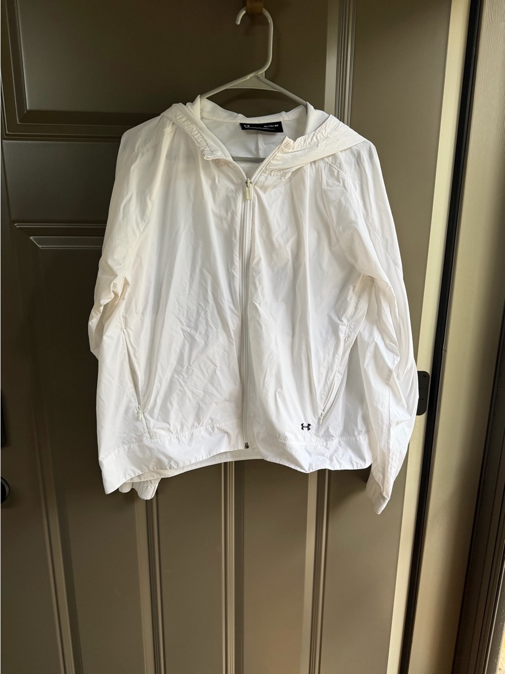 Under Armour Women’s White Lightweight Hooded Jacket Windbreaker, Size XL